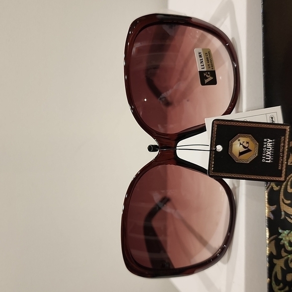 Designer sunglasses - Picture 1 of 8